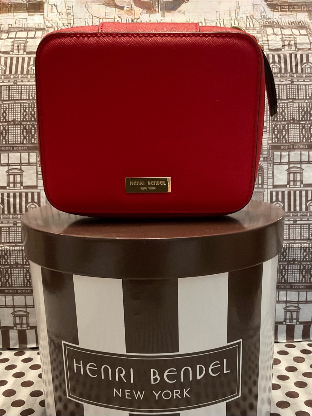 EUC Henri Bendel West 57th Travel Jewelry Case Red with Gold